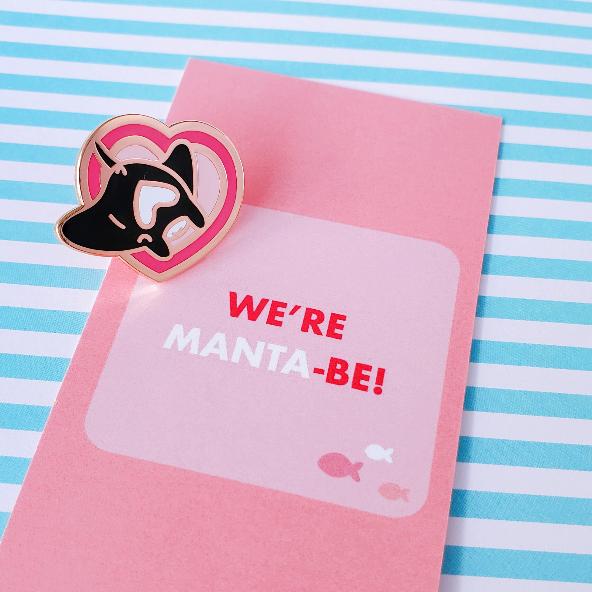 finpinshop x umvvelt valentine's day pin collaboration manta ray (1 pin)