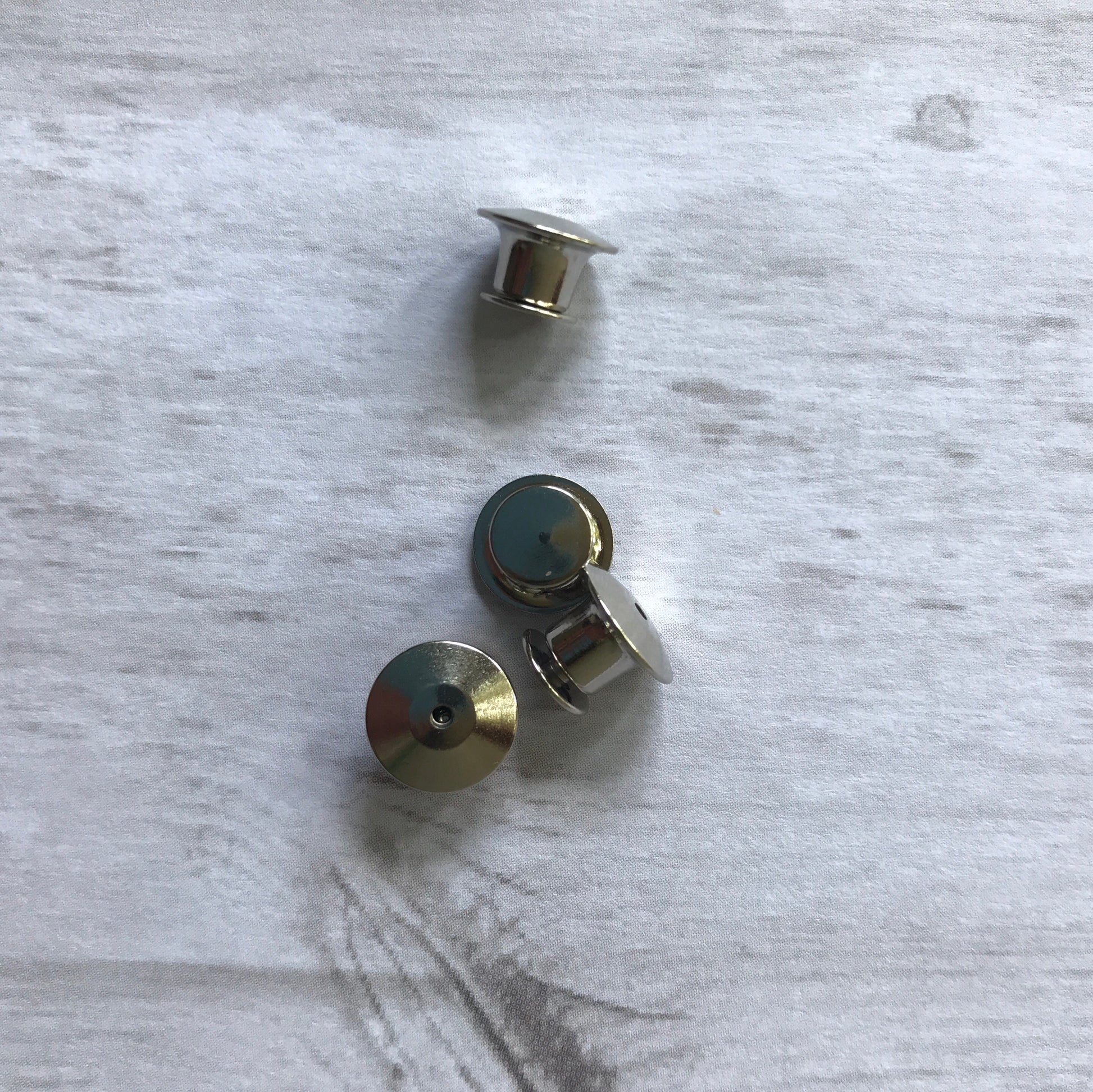 locking pin backs (pack of 4) silver