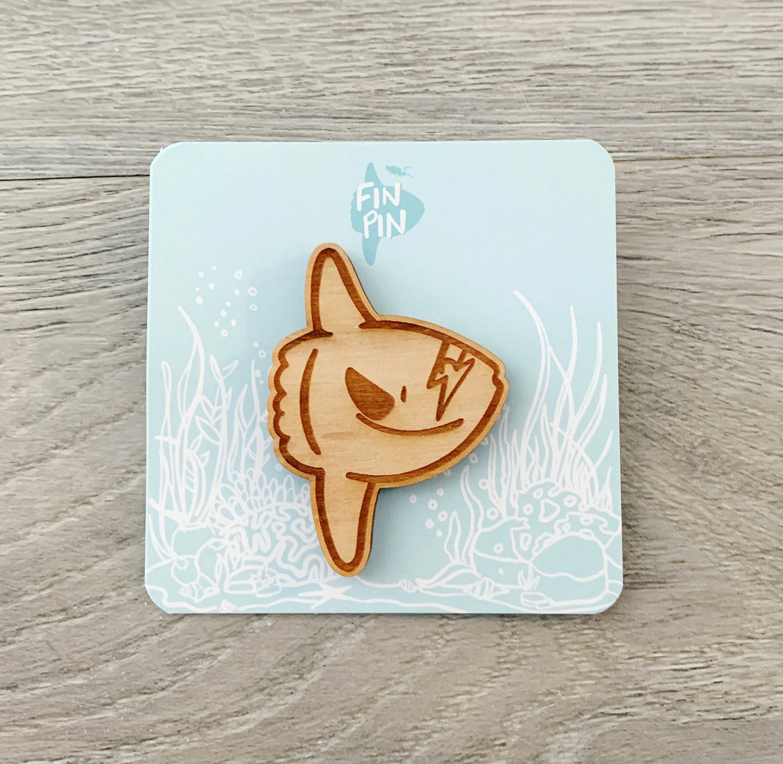 rock n’ mola eco-friendly wood pin