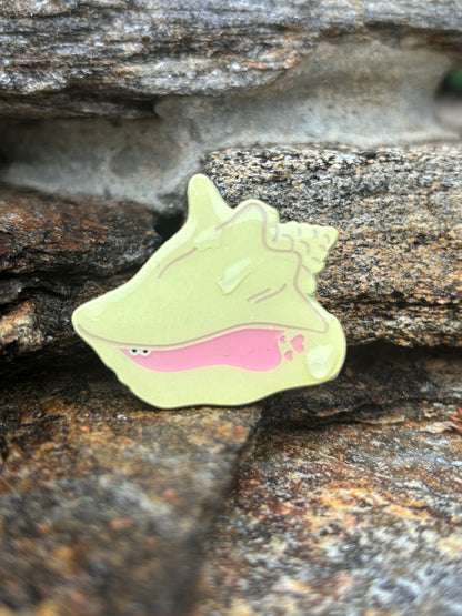 Queen conch enamel pin