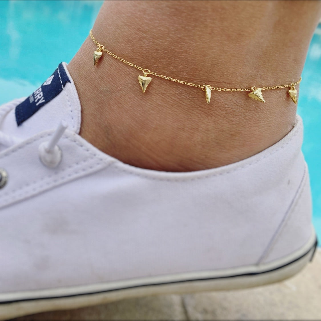 shark tooth anklet • 18k gold